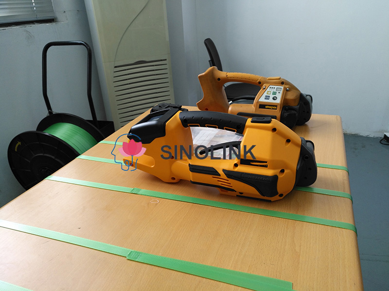 半自動ハンドル式結束機