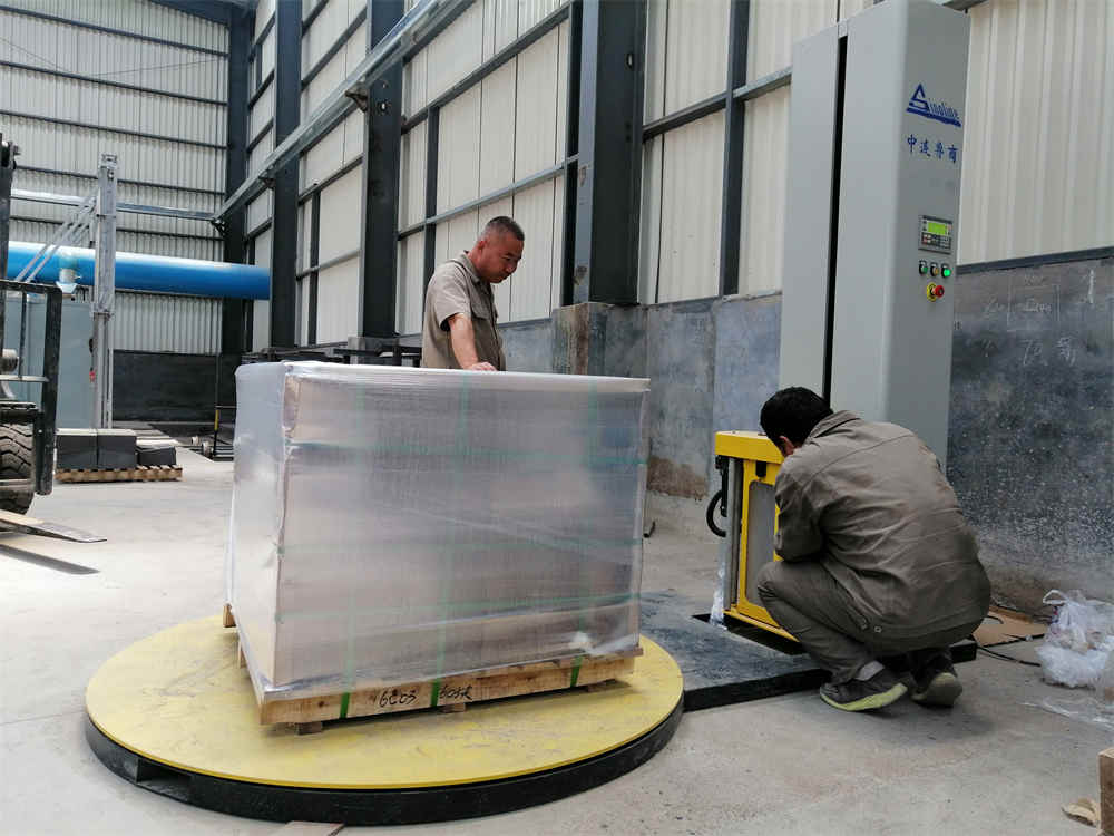 特殊ストレッチ包装フィルム包装機