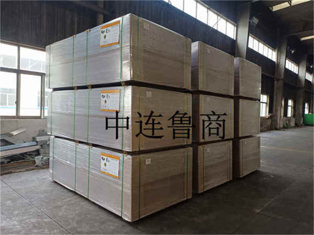 Man Made Wood Boards用のインテリジェントパッキングシステム