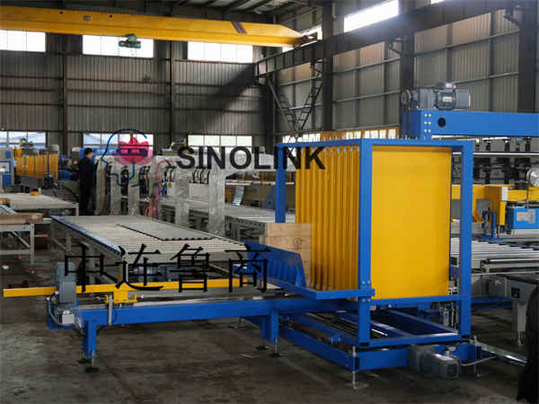 自動クリップ式カラー鋼タイル（形材） 建築資材 木ブロック結束システム