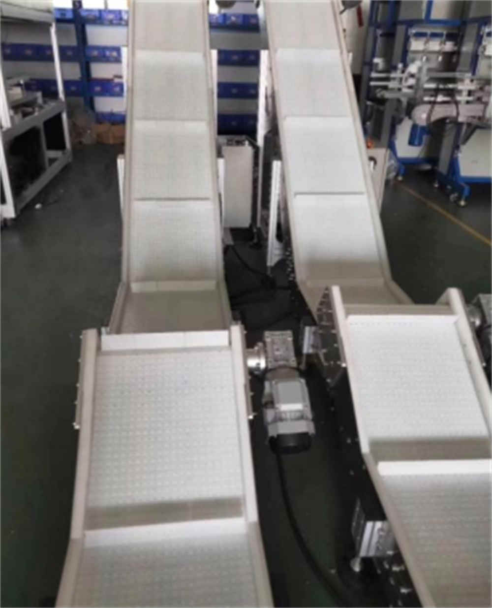 自動カスタマイズされた仕分けおよびコンベヤー システム