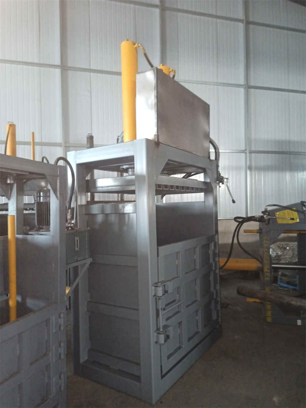 全自動油圧ベーラー機