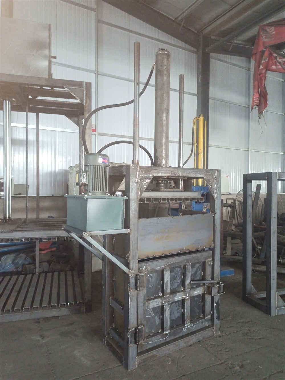 全自動油圧ベーラー機