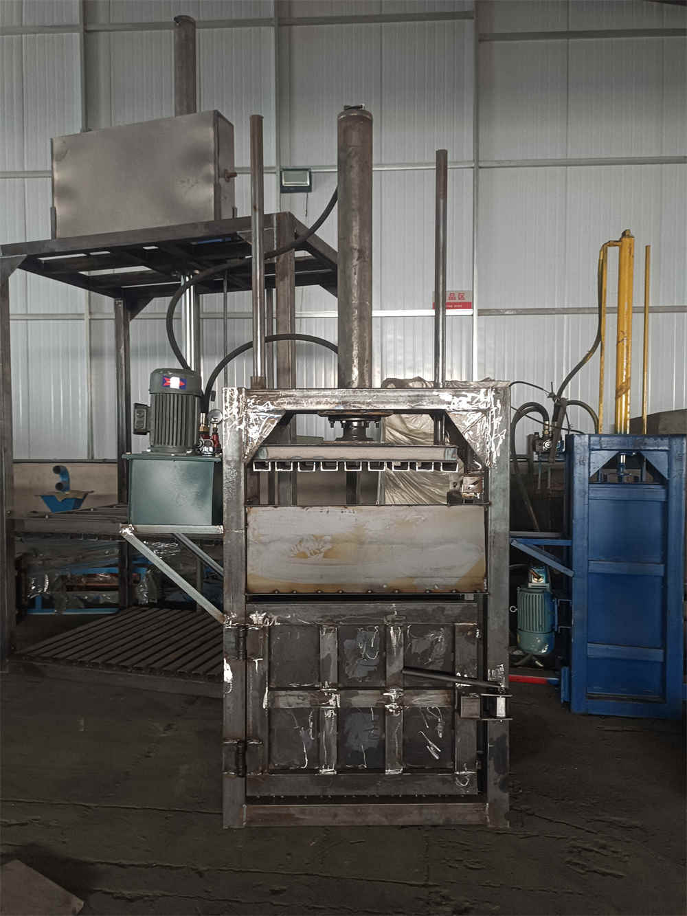 全自動油圧ベーラー機