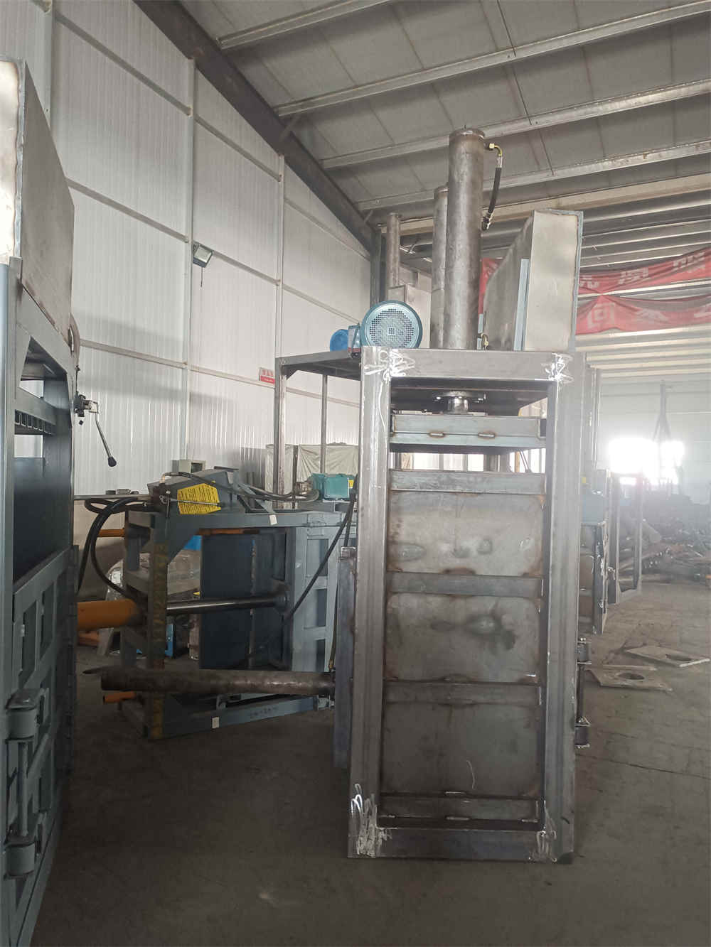 全自動油圧ベーラー機