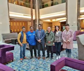 バングラデシュからの顧客が60セットの自動昇降プラットフォーム1の注文で契約に署名しました