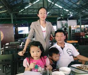 自動回転アームストレッチラッパーの新プロジェクトのためにラオスの顧客を訪問