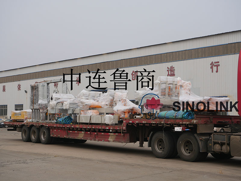 結束機納入写真 Delivery Pictures of Strapping Machine