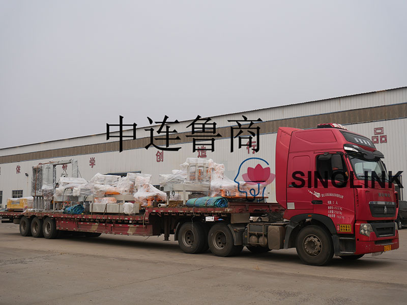 結束機納入写真 Delivery Pictures of Strapping Machine