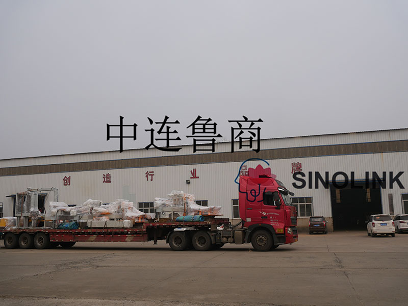 結束機納入写真 Delivery Pictures of Strapping Machine