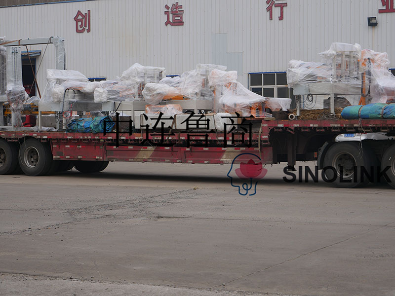 結束機納入写真 Delivery Pictures of Strapping Machine