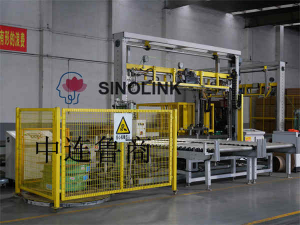 長辺自動コーナープロテクター結束機 Long Side Automatic Corner Protecor Strapping Machine