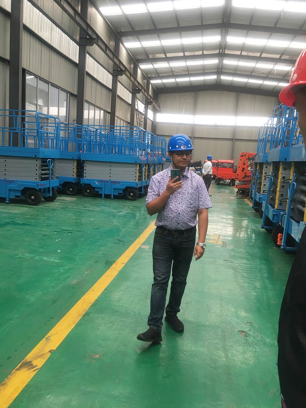 Clients From Bangladesh For Signing The Agreement On The Order Of 60sets Automatic lifting platform