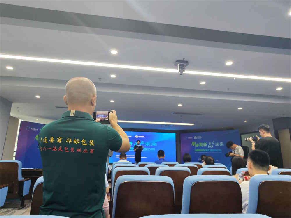 ハイエンドの非標準冷間成形(異形板)建材自動搬送、梱包、パレタイジングシステム High-end non-standard cold-formed (profiled plate) building materials automatic conveying, packaging and palletizing system